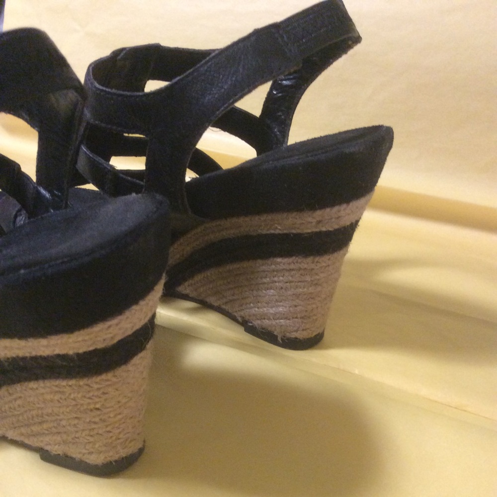 AEROSOLES - Picture 3 of 6